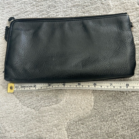 🌷Coach Black Leather Zip Around Wallet Clutch Minimal Chic - Picture 4 of 6